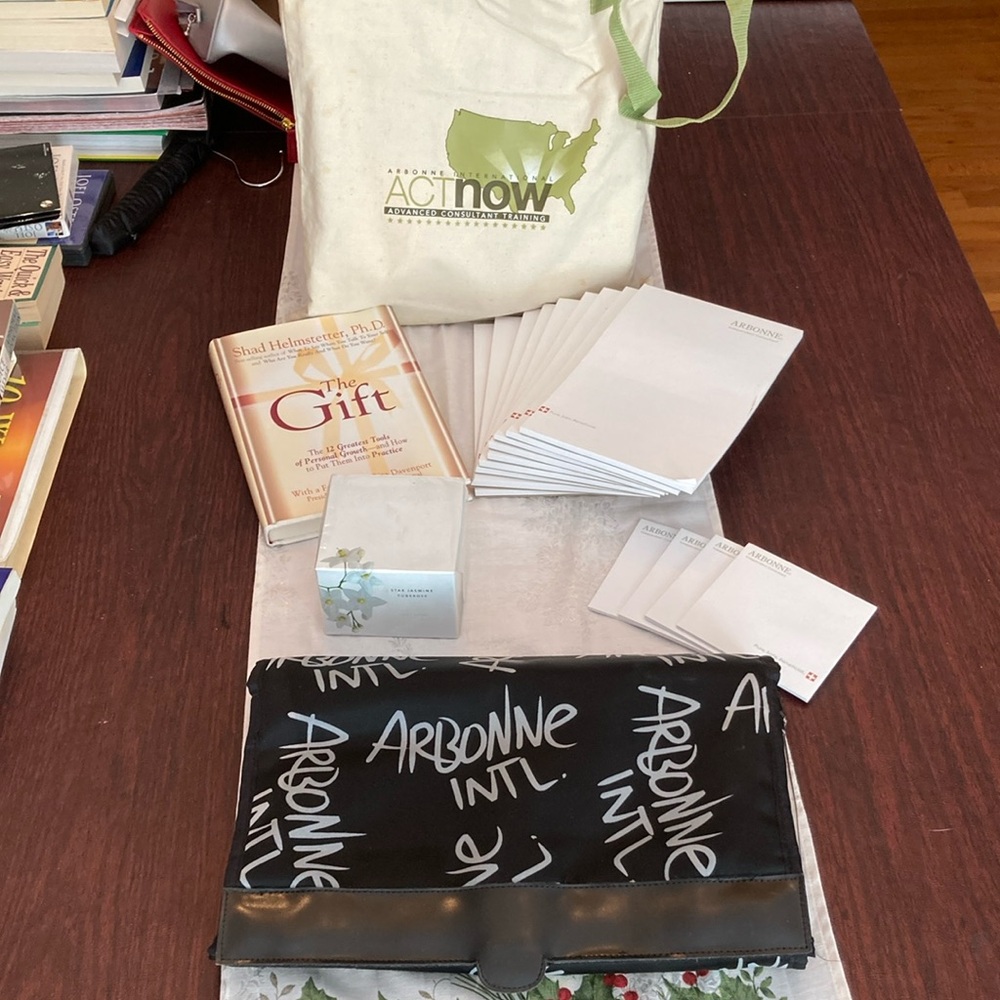 ARBONNE Lot~ cosmetic bag, notepads, candle, signed the gift. And more.